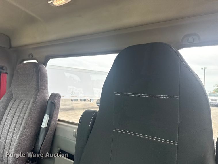 image for item NU9581 2018 Peterbilt 579 semi truck