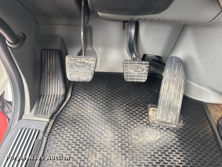 image for item NU9581 2018 Peterbilt 579 semi truck