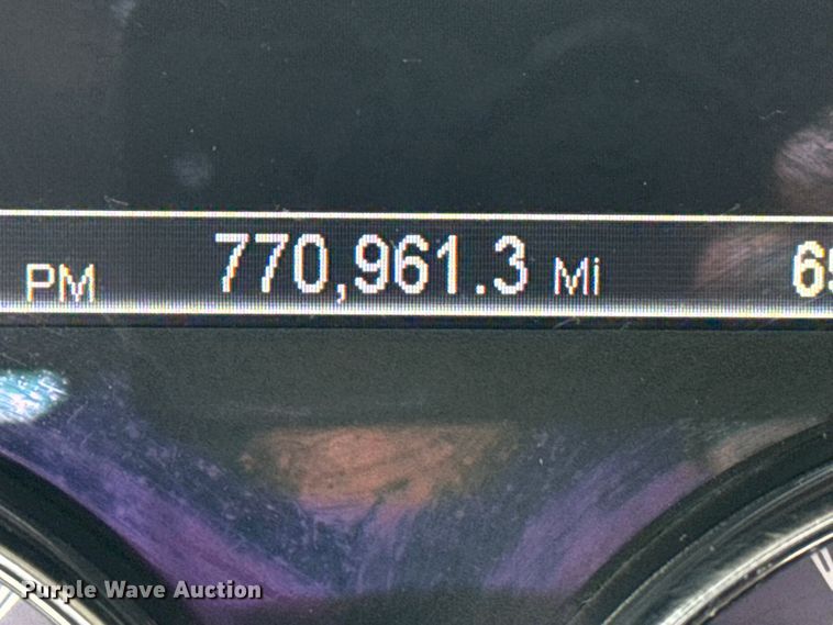 image for item NU9581 2018 Peterbilt 579 semi truck