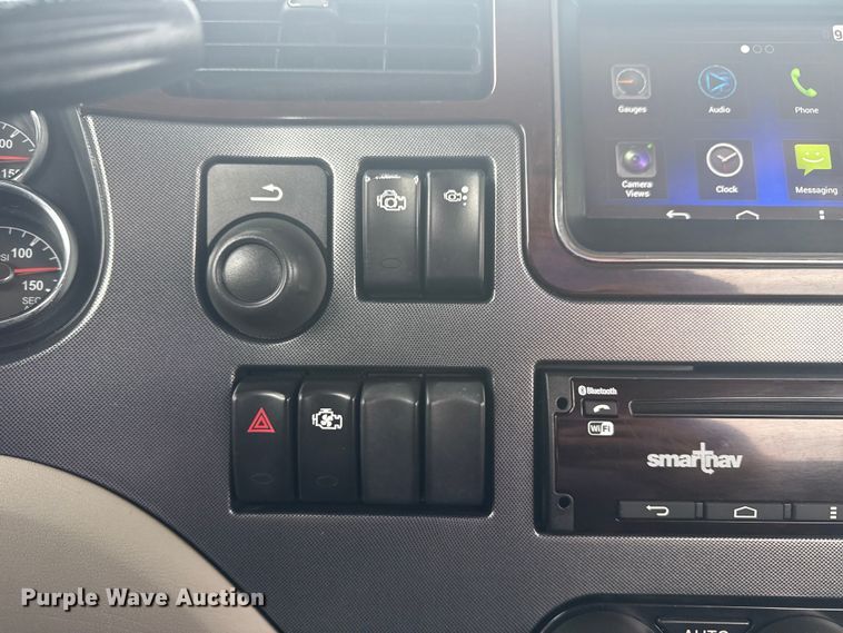 image for item NU9581 2018 Peterbilt 579 semi truck