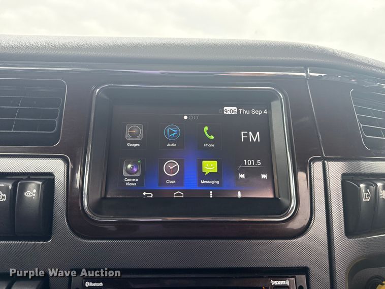 image for item NU9581 2018 Peterbilt 579 semi truck