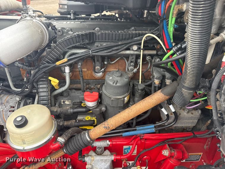 image for item NU9581 2018 Peterbilt 579 semi truck