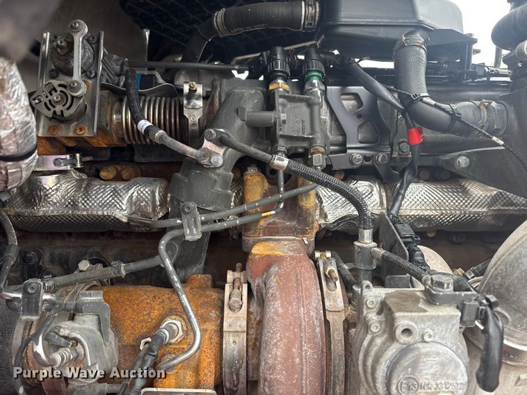 image for item NU9581 2018 Peterbilt 579 semi truck