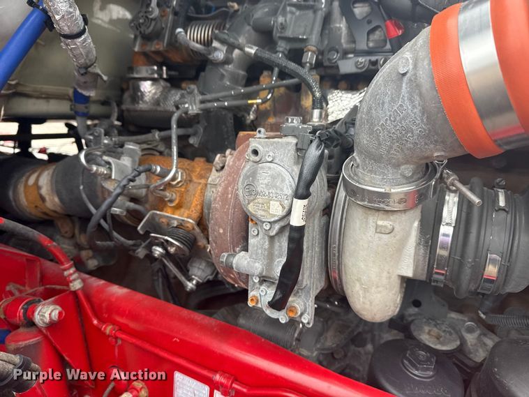 image for item NU9581 2018 Peterbilt 579 semi truck