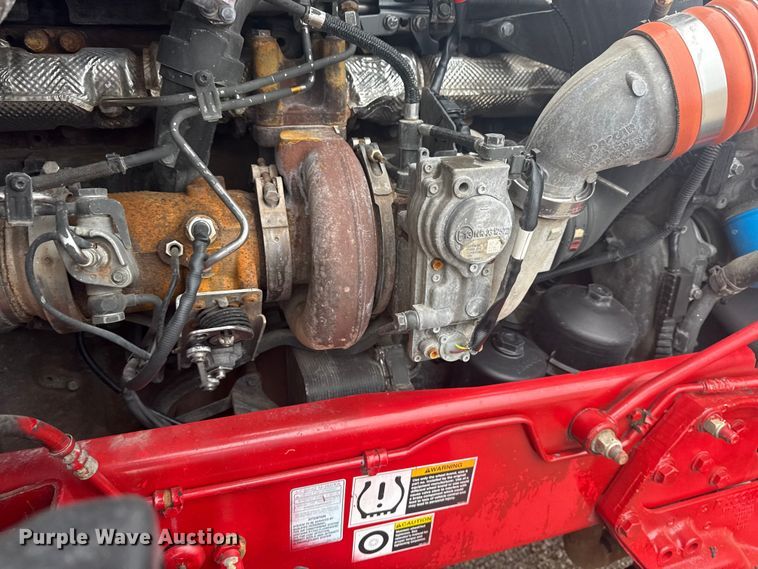 image for item NU9581 2018 Peterbilt 579 semi truck