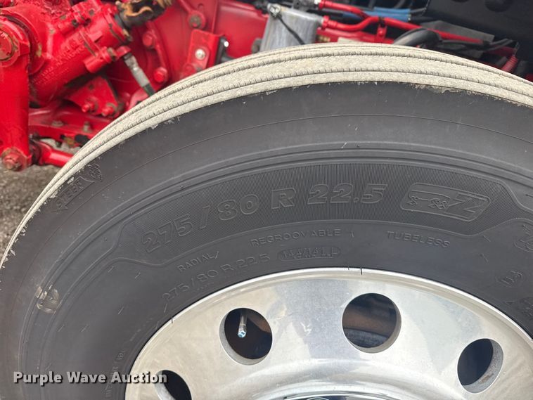 image for item NU9581 2018 Peterbilt 579 semi truck