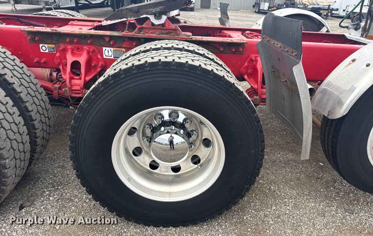 image for item NU9581 2018 Peterbilt 579 semi truck