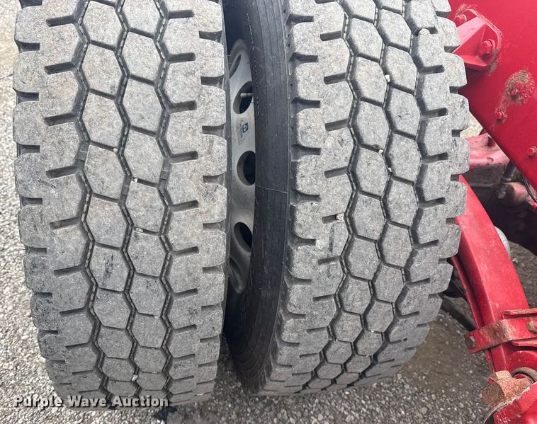 image for item NU9581 2018 Peterbilt 579 semi truck