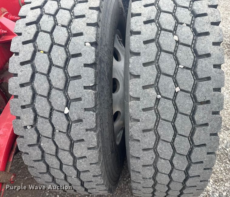 image for item NU9581 2018 Peterbilt 579 semi truck