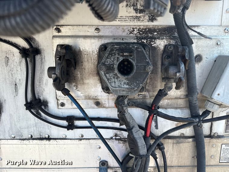 image for item NU9645 2005 Utility Trailer VS12A refrigerated van trailer