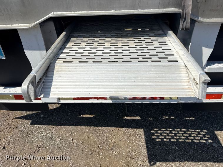 image for item NU9645 2005 Utility Trailer VS12A refrigerated van trailer
