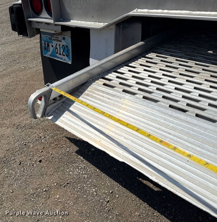 image for item NU9645 2005 Utility Trailer VS12A refrigerated van trailer