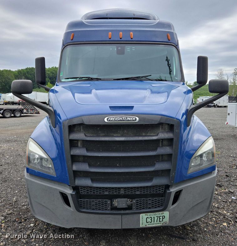 image for item YA0578 2019 Freightliner Cascadia 116 semi truck