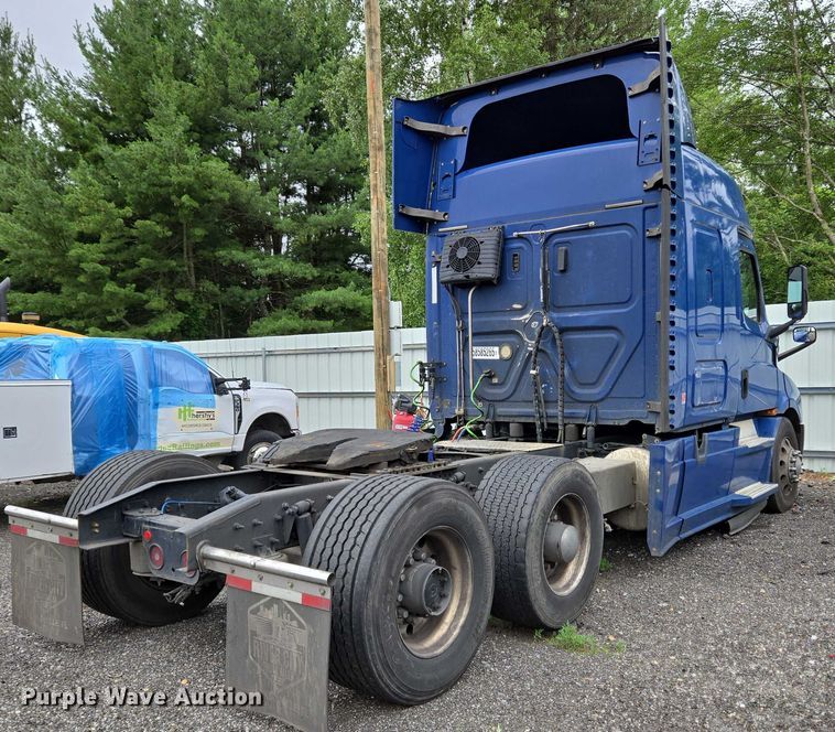 image for item YA0578 2019 Freightliner Cascadia 116 semi truck
