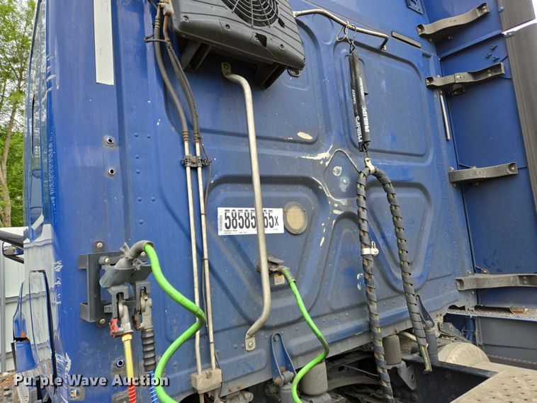 image for item YA0578 2019 Freightliner Cascadia 116 semi truck