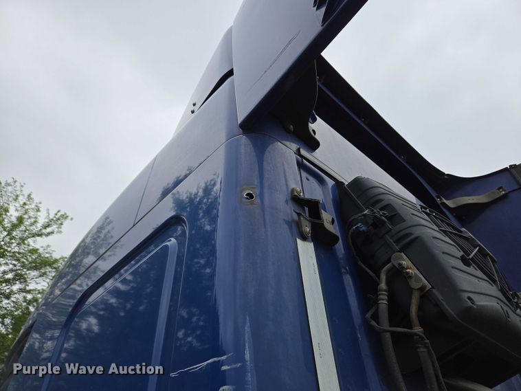 image for item YA0578 2019 Freightliner Cascadia 116 semi truck