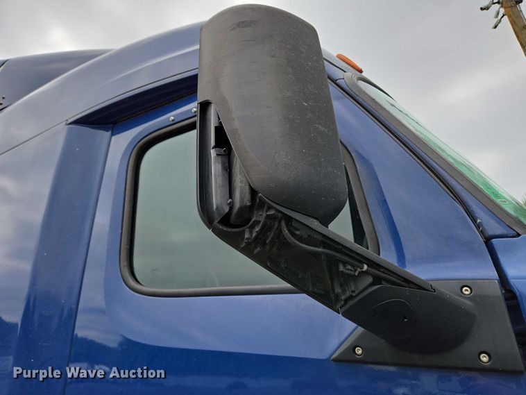 image for item YA0578 2019 Freightliner Cascadia 116 semi truck