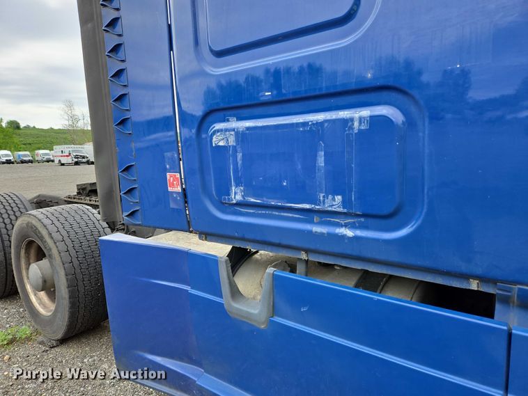 image for item YA0578 2019 Freightliner Cascadia 116 semi truck