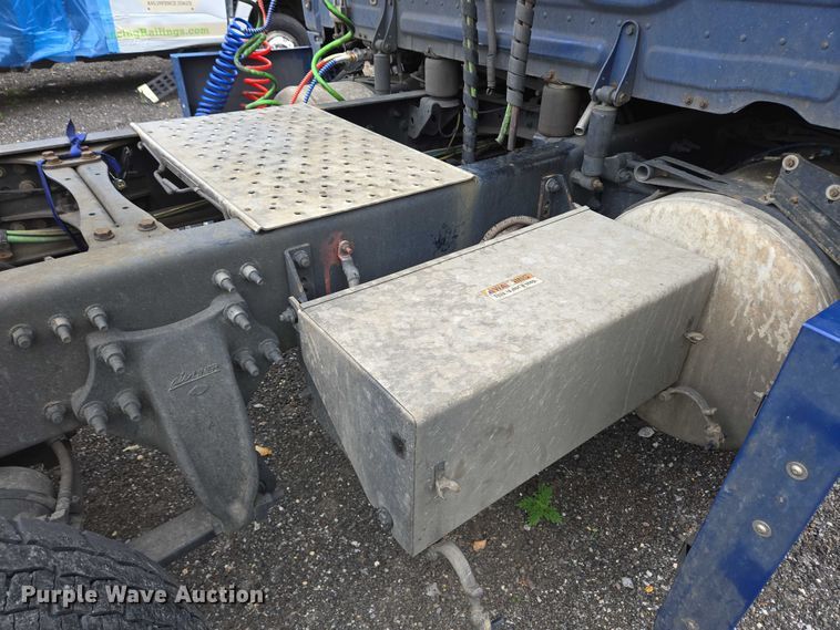 image for item YA0578 2019 Freightliner Cascadia 116 semi truck