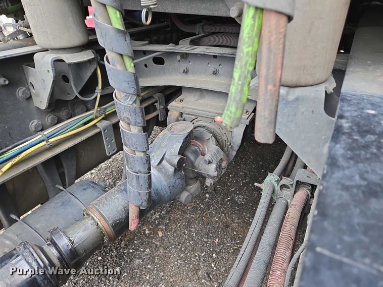 image for item YA0578 2019 Freightliner Cascadia 116 semi truck