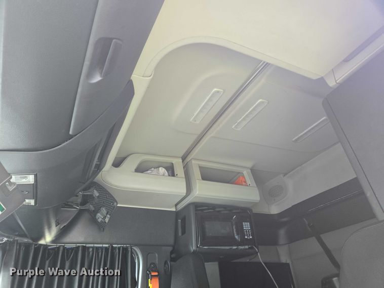 image for item YA0578 2019 Freightliner Cascadia 116 semi truck