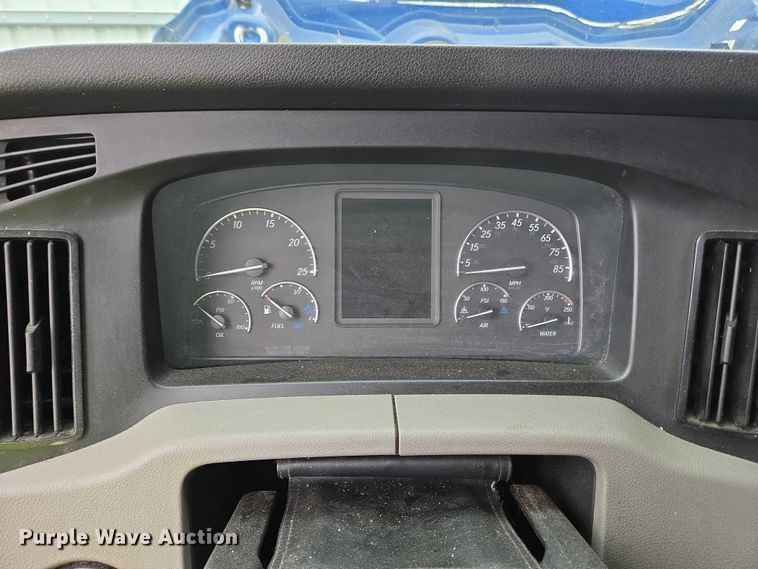 image for item YA0578 2019 Freightliner Cascadia 116 semi truck