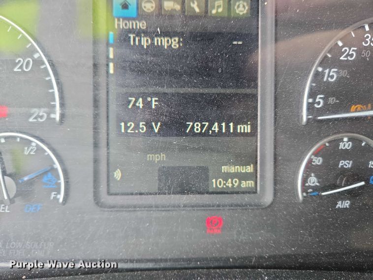 image for item YA0578 2019 Freightliner Cascadia 116 semi truck