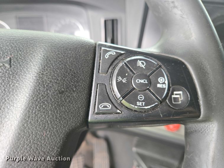 image for item YA0578 2019 Freightliner Cascadia 116 semi truck