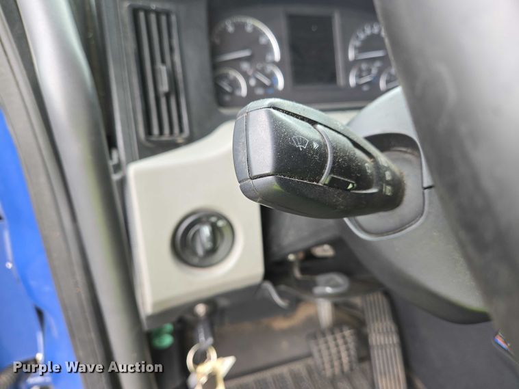 image for item YA0578 2019 Freightliner Cascadia 116 semi truck