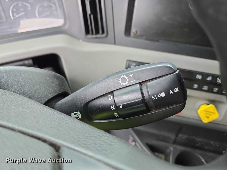 image for item YA0578 2019 Freightliner Cascadia 116 semi truck