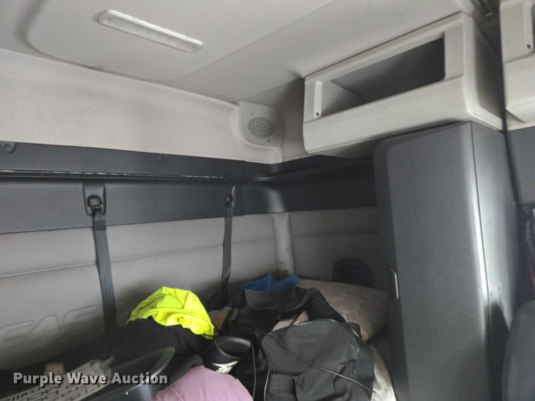 image for item YA0578 2019 Freightliner Cascadia 116 semi truck