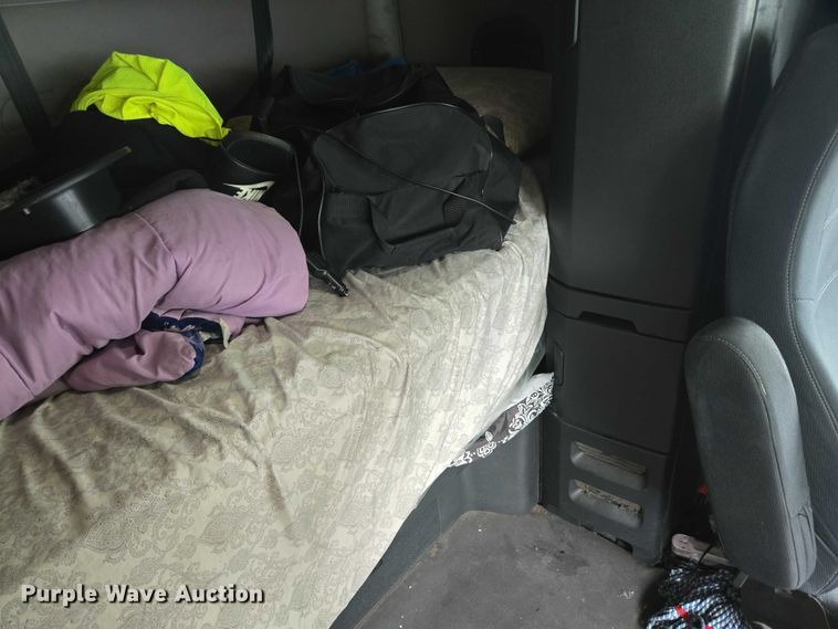 image for item YA0578 2019 Freightliner Cascadia 116 semi truck