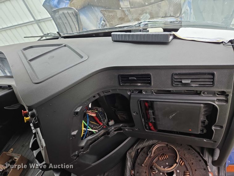 image for item YA0578 2019 Freightliner Cascadia 116 semi truck