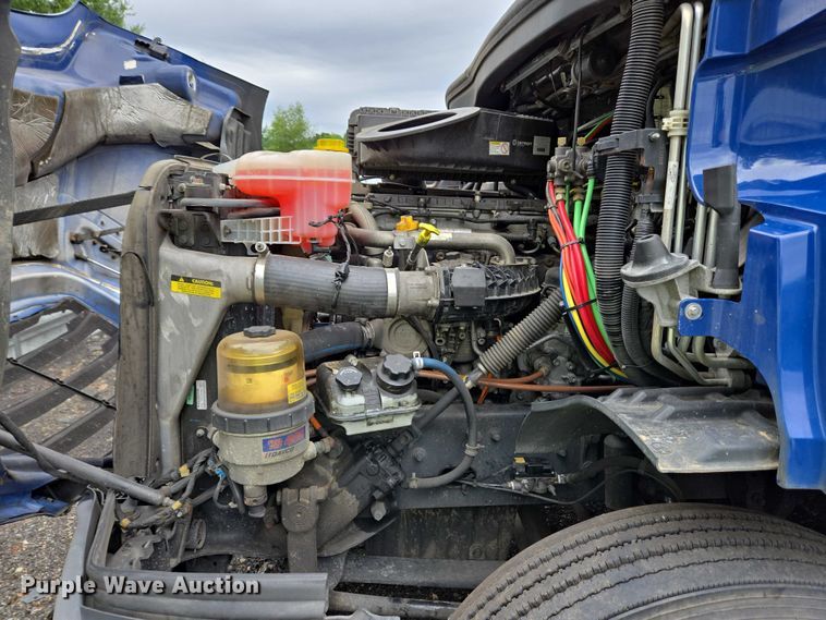 image for item YA0578 2019 Freightliner Cascadia 116 semi truck