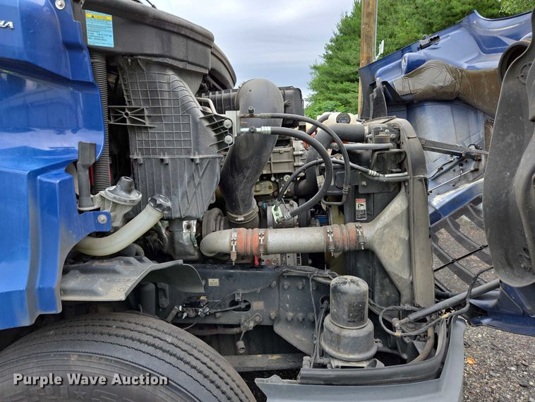 image for item YA0578 2019 Freightliner Cascadia 116 semi truck