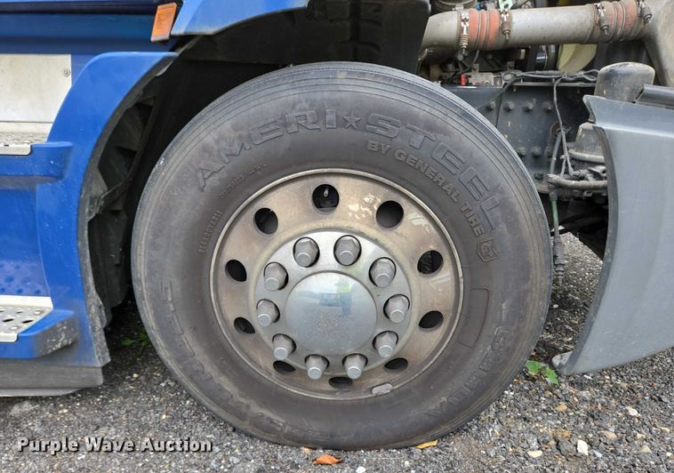 image for item YA0578 2019 Freightliner Cascadia 116 semi truck