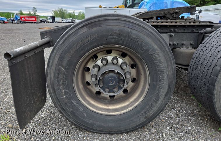 image for item YA0578 2019 Freightliner Cascadia 116 semi truck