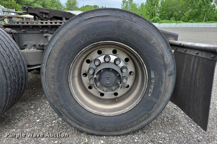 image for item YA0578 2019 Freightliner Cascadia 116 semi truck