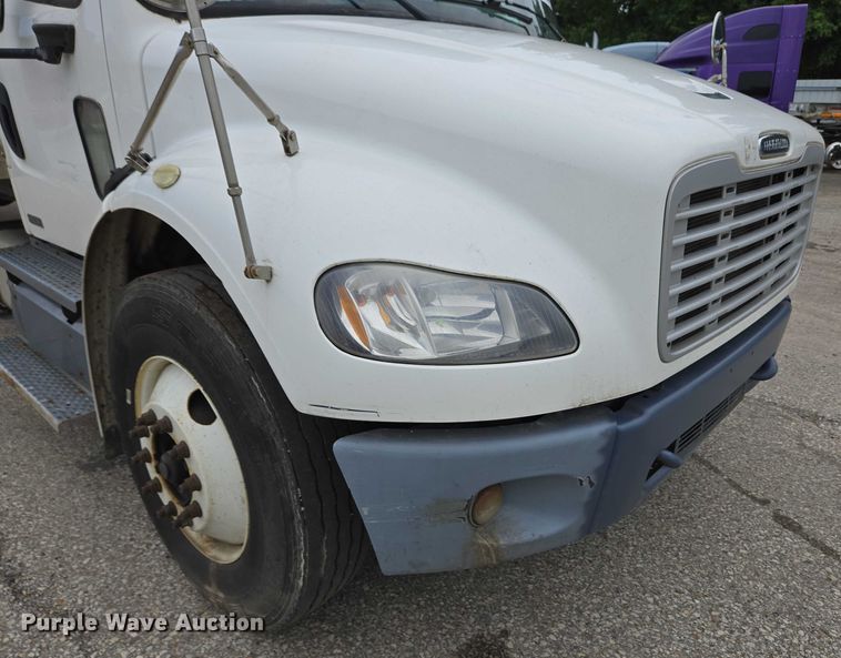 image for item YA0647 2011 Freightliner Business Class M2 box truck