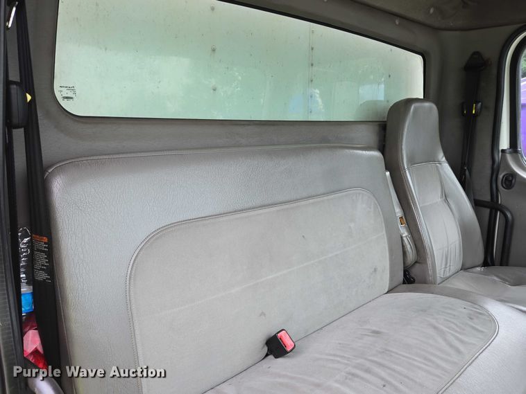 image for item YA0647 2011 Freightliner Business Class M2 box truck