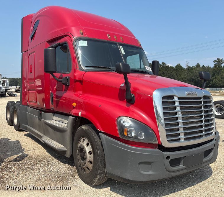 image for item YA0728 2016 Freightliner Cascadia 125 semi truck