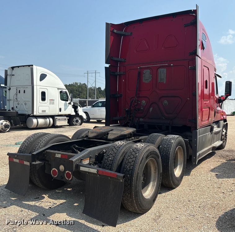 image for item YA0728 2016 Freightliner Cascadia 125 semi truck