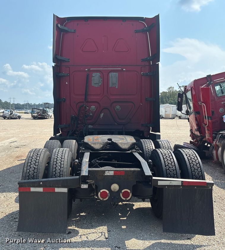 image for item YA0728 2016 Freightliner Cascadia 125 semi truck