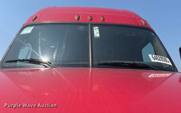 image for item YA0728 2016 Freightliner Cascadia 125 semi truck