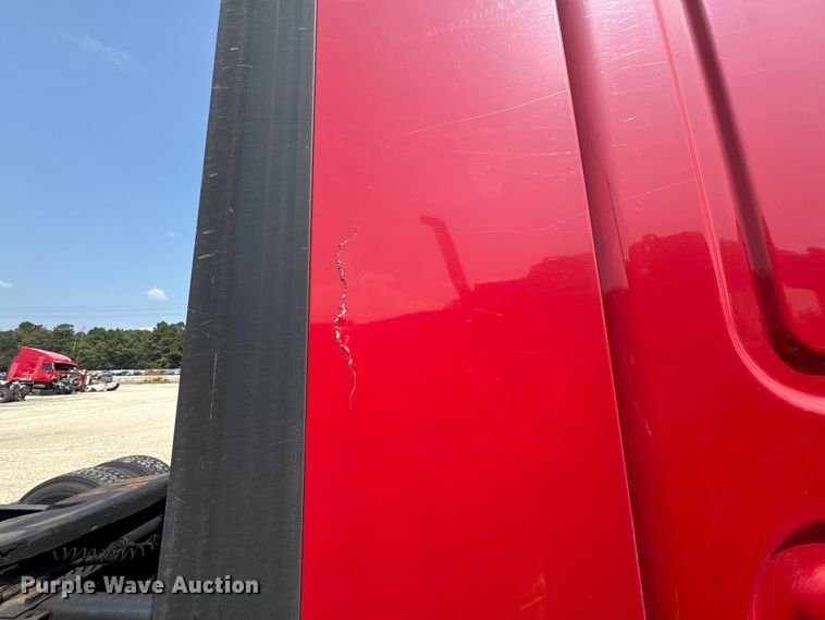 image for item YA0728 2016 Freightliner Cascadia 125 semi truck