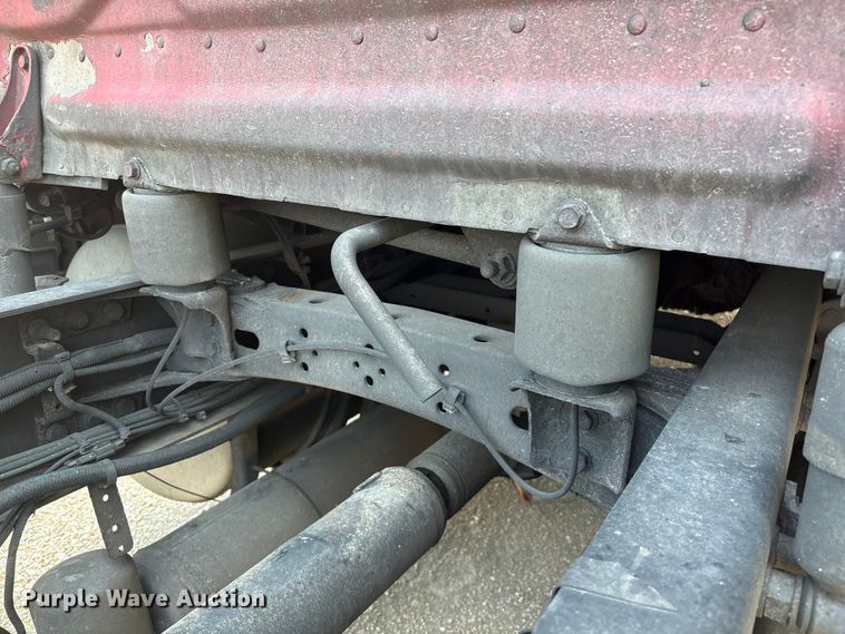 image for item YA0728 2016 Freightliner Cascadia 125 semi truck