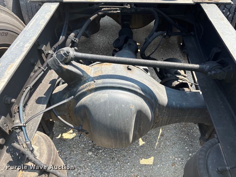 image for item YA0728 2016 Freightliner Cascadia 125 semi truck