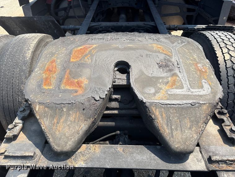 image for item YA0728 2016 Freightliner Cascadia 125 semi truck