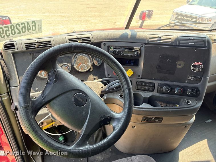 image for item YA0728 2016 Freightliner Cascadia 125 semi truck