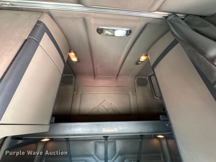 image for item YA0728 2016 Freightliner Cascadia 125 semi truck